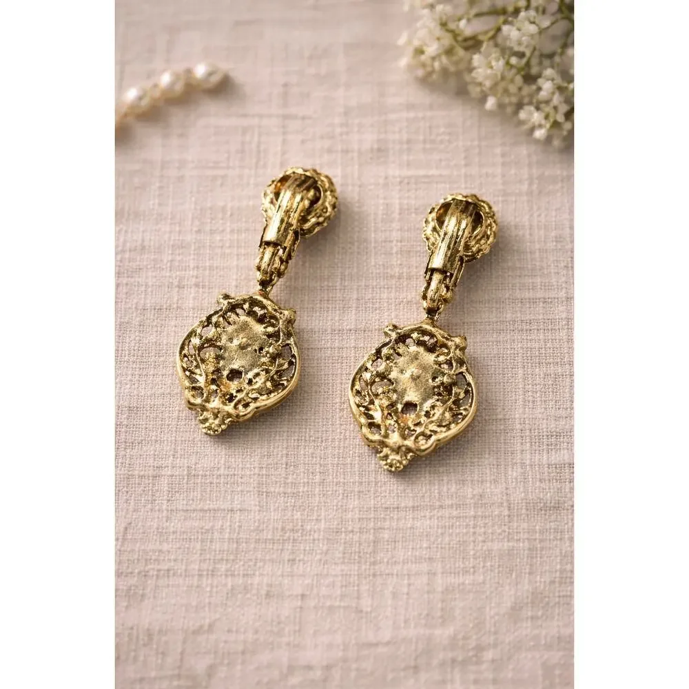 Vintage Amber Glass Rhinestone Clip‎ On Earrings Gold Tone 60s Ornate Dangle